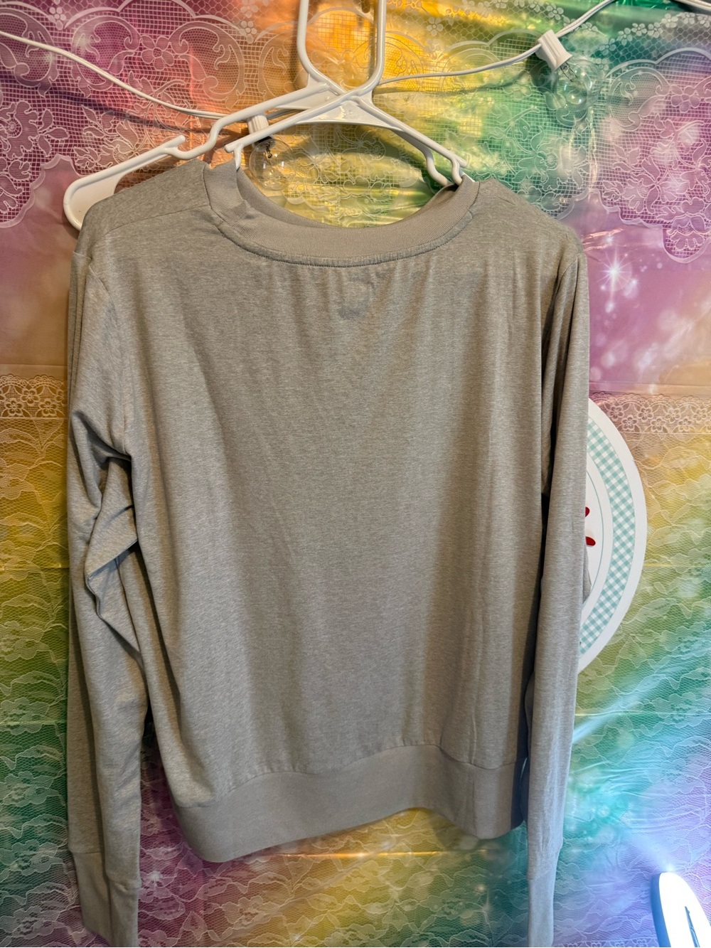 Vuori Women's Long-Sleeve Crewneck Sweatshirt - Light Gray